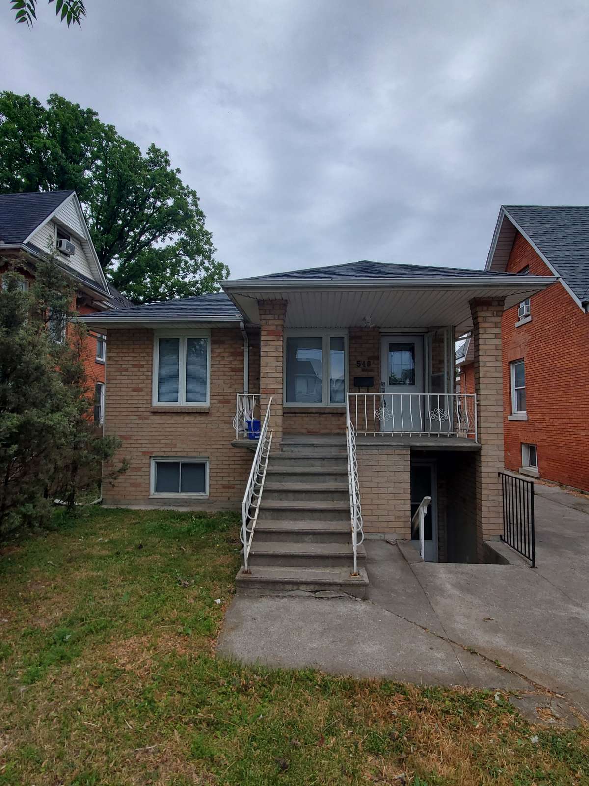 Windsor, ON N9A 5B4,548 Caron AVE