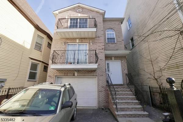 192 S 9th St, Newark City, NJ 07107