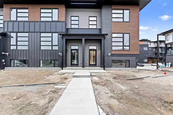 45 Lucas WAY NW, Calgary, AB T3P 2C7