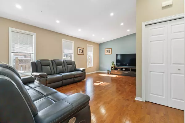 London, ON N6M 1H9,256 WHITESANDS DR