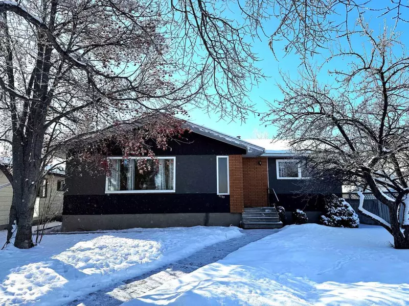 4705 49 ST, Olds, AB T4H 1E5