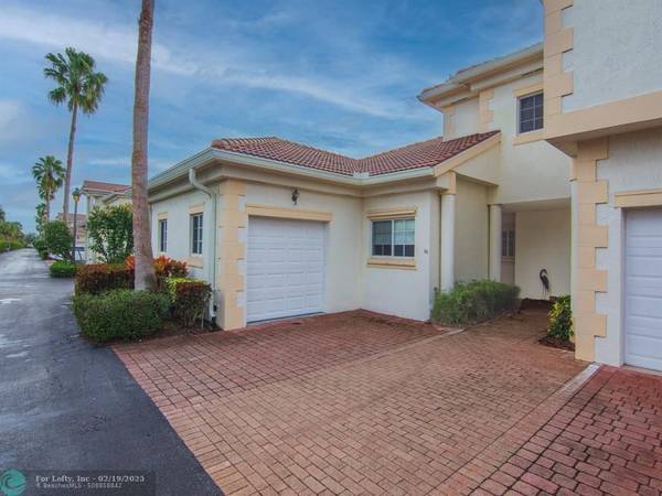 556 7th Sq  #101, Vero Beach, FL 32962