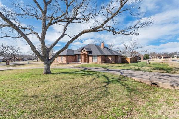 9219 Hanging Moss Drive, Granbury, TX 76049