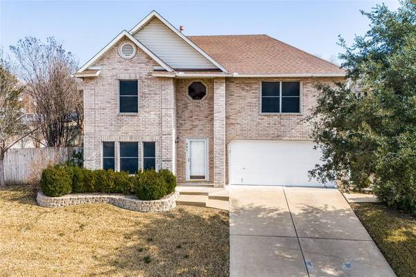 441 Sunset Oaks Drive, Fort Worth, TX 76112