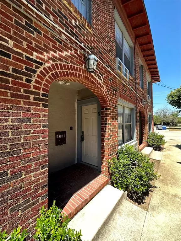 1115 S Jennings Avenue #2, Fort Worth, TX 76104