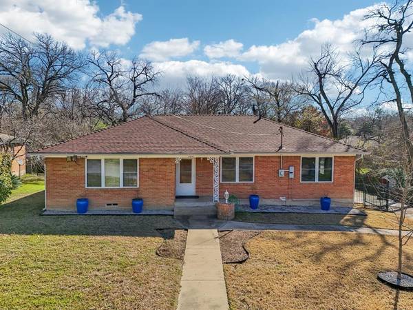 2450 Wildoak Drive, Dallas, TX 75228