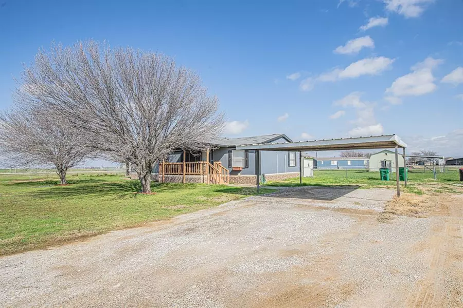 8401 Longhorn Drive, Justin, TX 76247