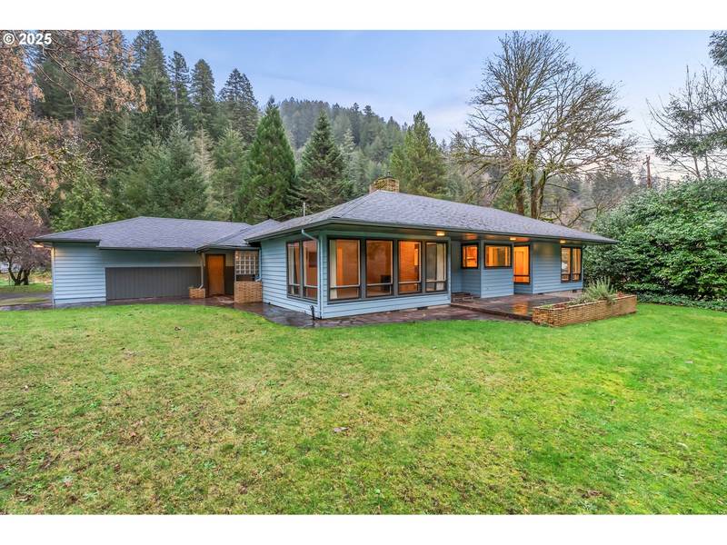 11047 E MAPLETON RD, Mapleton, OR 97453