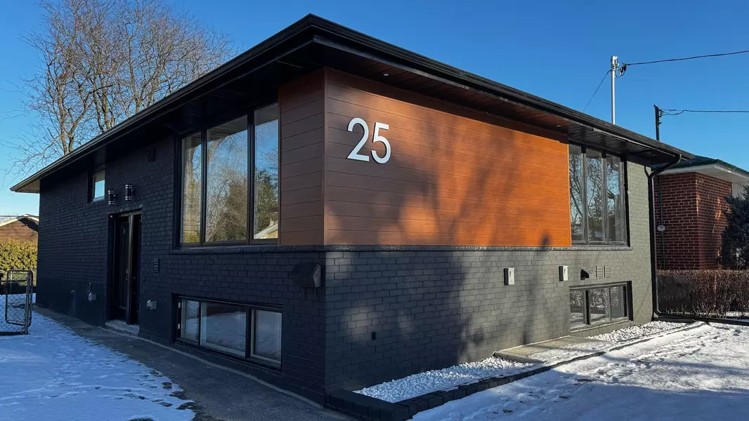 25 Templar DR #Unit #2, Toronto W09, ON M9R 3C6