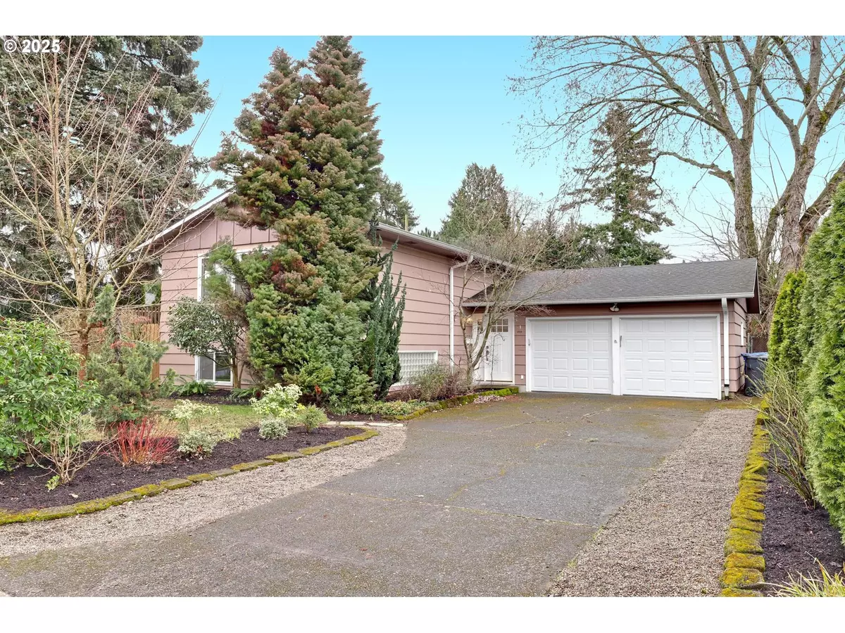 Milwaukie, OR 97222,4516 SE FIELDCREST DR