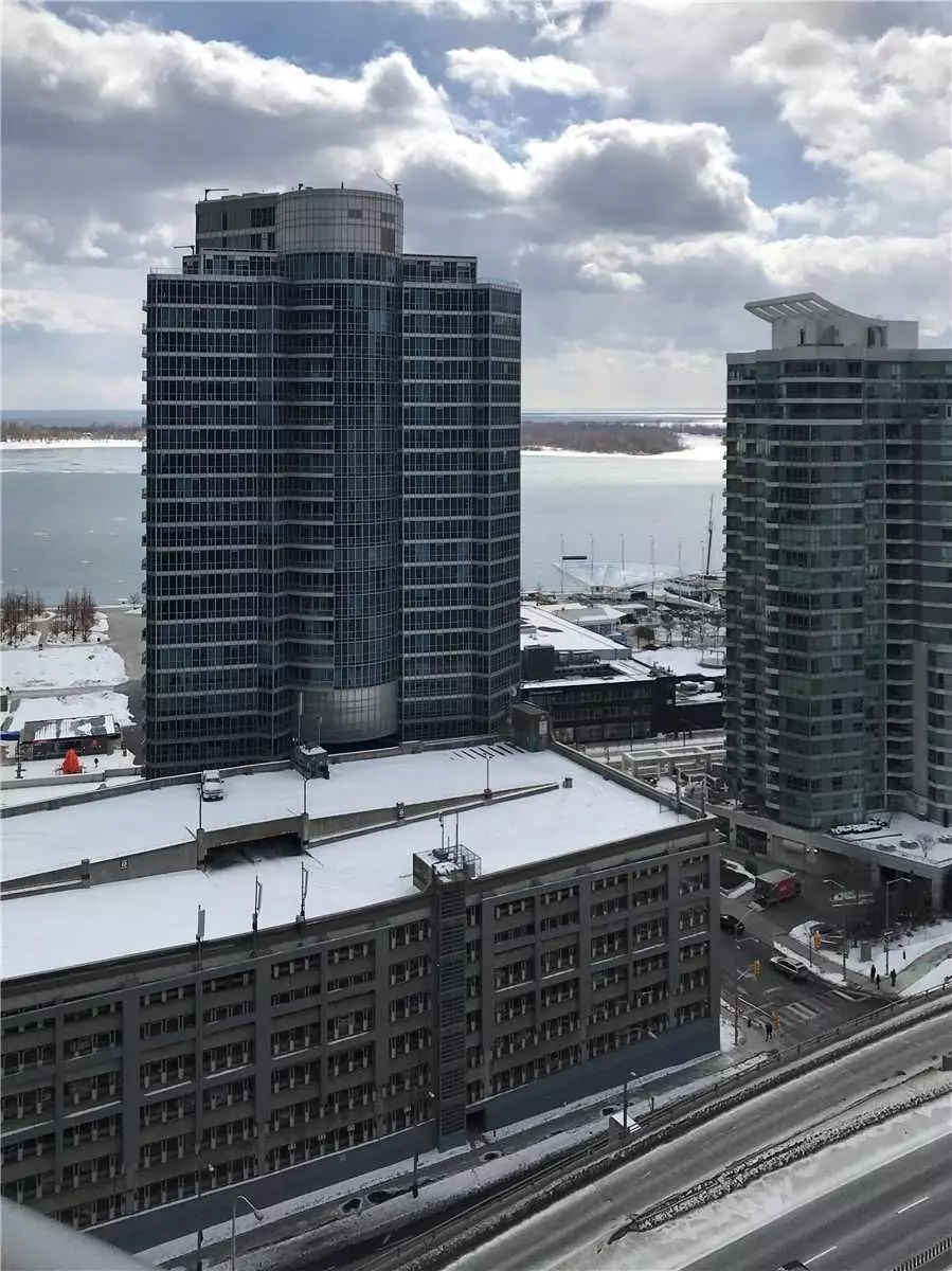 Toronto C01, ON M5J 3A3,19 Grand Trunk CRES #2711