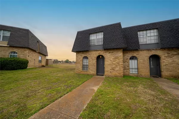 2744 Saint George Place, Arlington, TX 76015