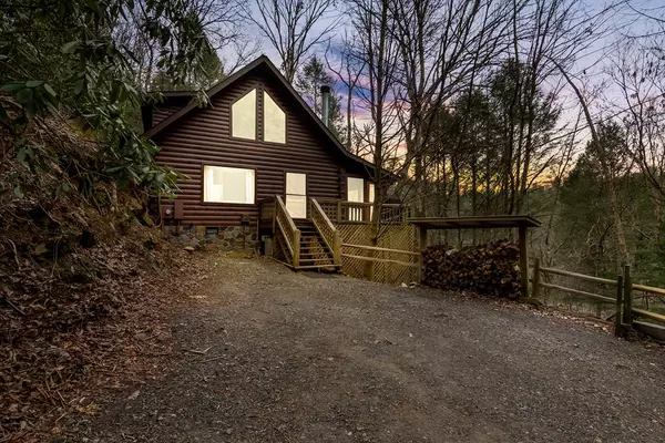 425 River Bend Court, Ellijay, GA 30540