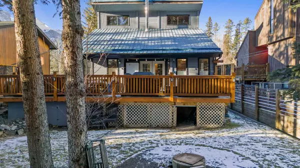 Canmore, AB T1W 1S1,602 Larch PL