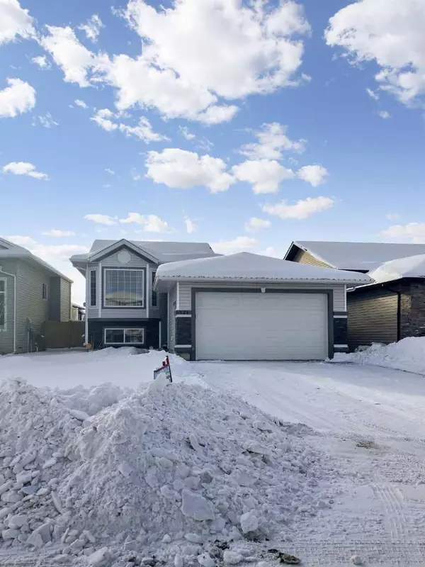 8821 74 AVE, Grande Prairie, AB T8X0H6