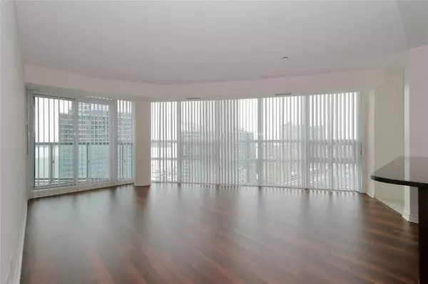 Toronto C01, ON M5J 3A3,19 Grand Trunk CRES #2711