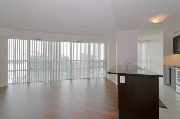 Toronto C01, ON M5J 3A3,19 Grand Trunk CRES #2711