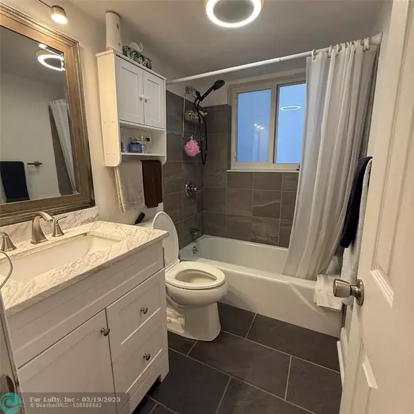 Lake Worth Beach, FL 33461,2004 Lake Osborne Dr  #17