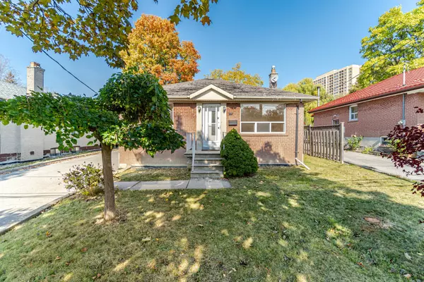 22 Loney AVE, Toronto W05, ON M3L 1E9