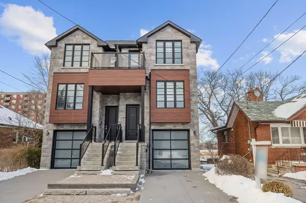 32A Venn CRES, Toronto W03, ON M6M 1S4