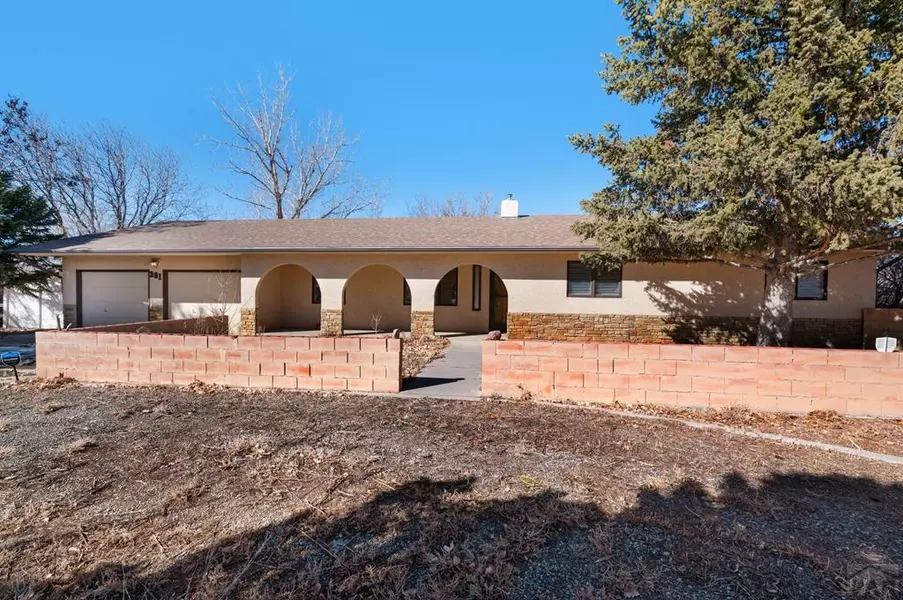 381 W Mangrum Dr, Pueblo, CO 81007