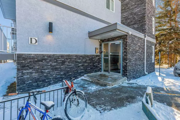 5601 Dalton DR Northwest #306D, Calgary, AB T3A 2E2