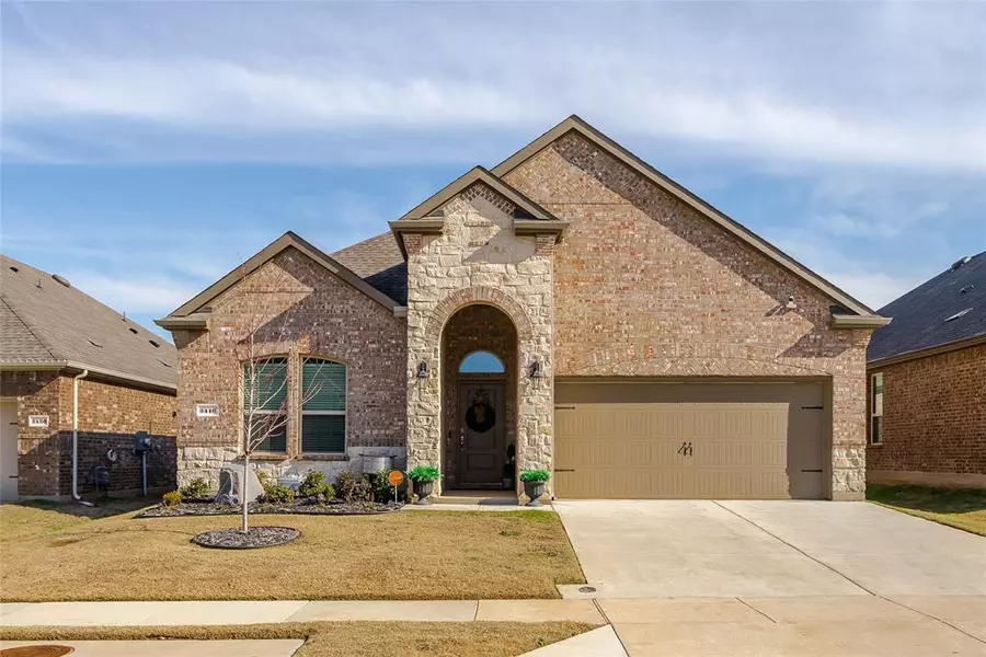 3416 Honey Hill Road, Aubrey, TX 76227