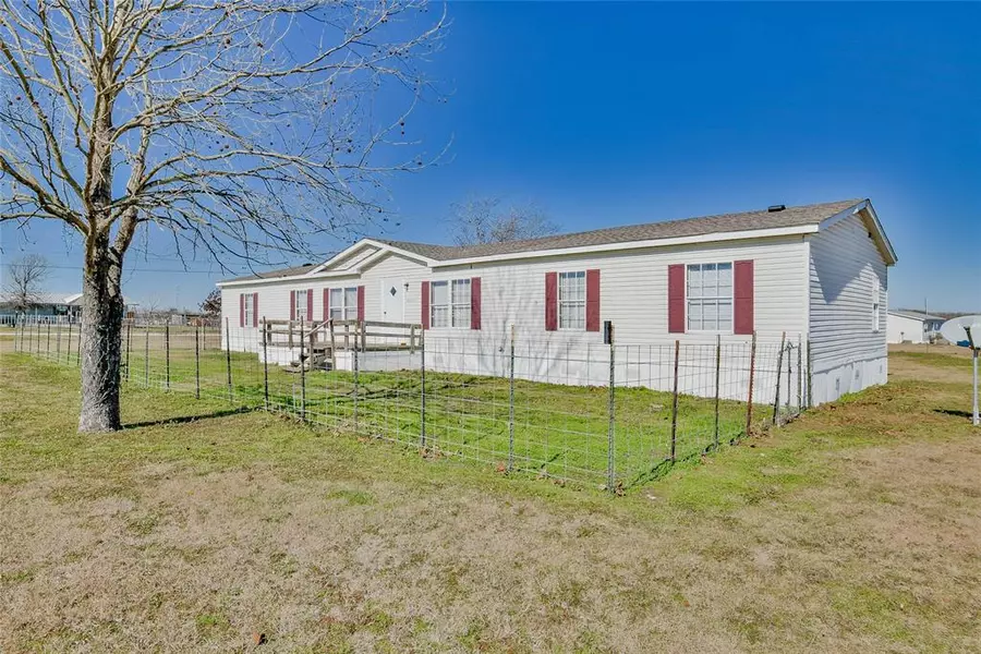 4040 Dillard Court, Joshua, TX 76058