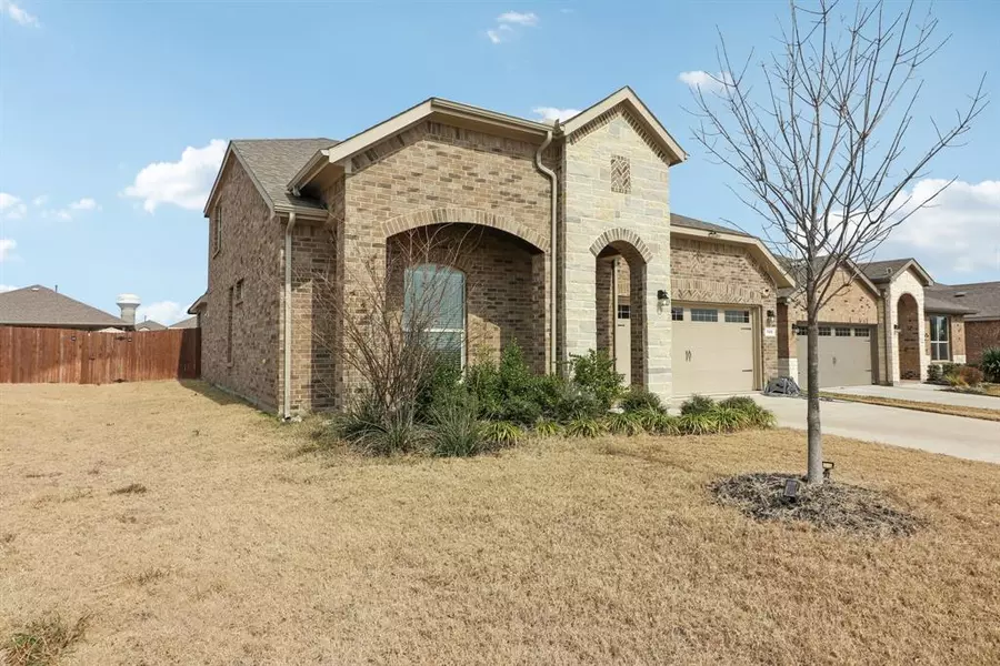 705 Crabapple Drive, Glenn Heights, TX 75154