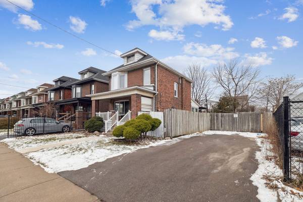 Hamilton, ON L8L 6Y4,167 Balsam AVE N