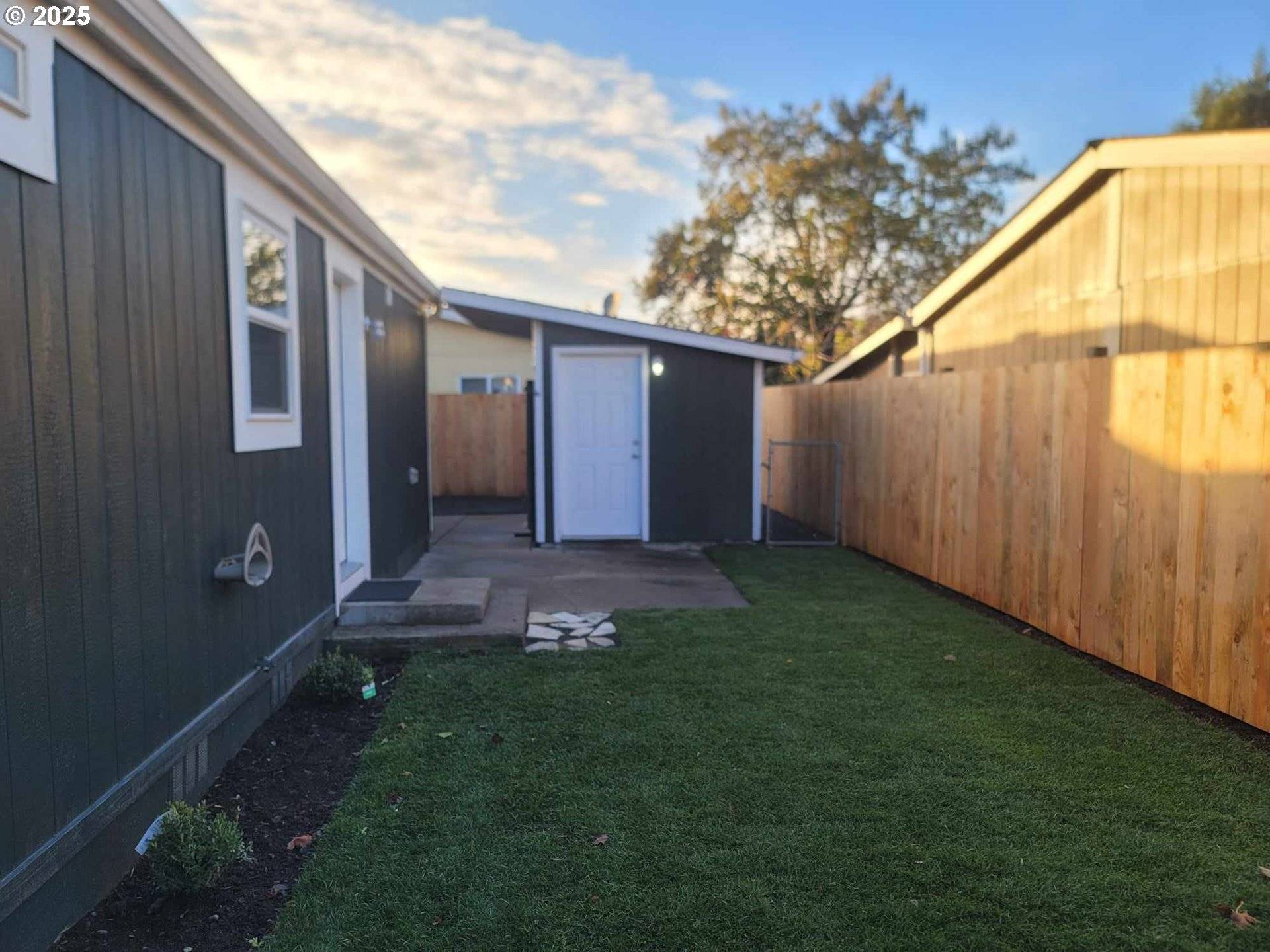 Eugene, OR 97402,2333 N TERRY ST #43
