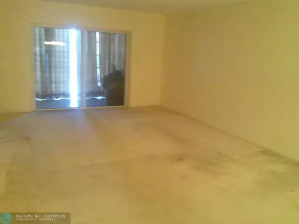 Miami, FL 33179,877 NE 195th St  #217