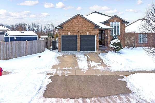 7 Lynbrook LN, Welland, ON L3C 7M7