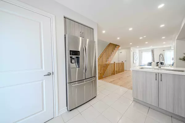 Oshawa, ON L1L 0M6,2500 Hill Rise CT #10