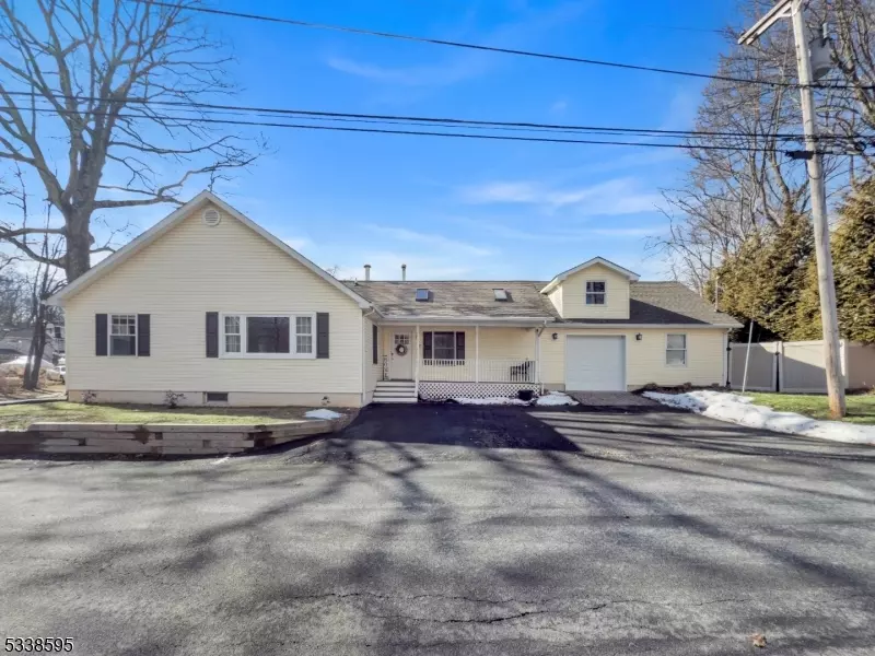 Hopatcong Boro, NJ 07874,12 Canfield St