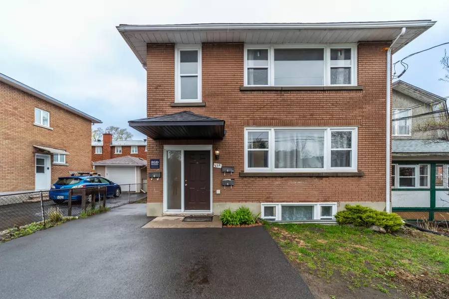 220 Compton AVE, Woodroffe, ON K2B 5A9