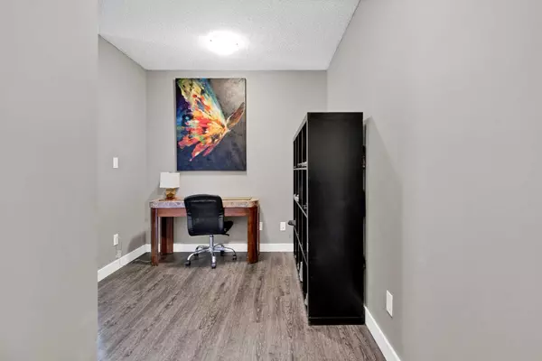 Calgary, AB T2A 4Y5,1317 27 ST SE #1415