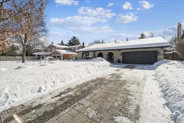 2044 Mississauga RD, Mississauga, ON L5H 2K6