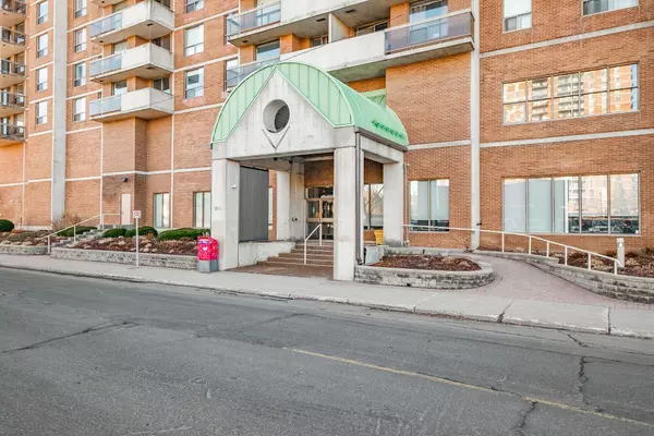 200 Lafontaine AVE #305, Vanier And Kingsview Park, ON K1L 8K8