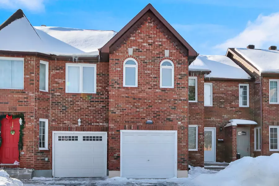 11 Hepburn CT, Kanata, ON K2L 3Z2