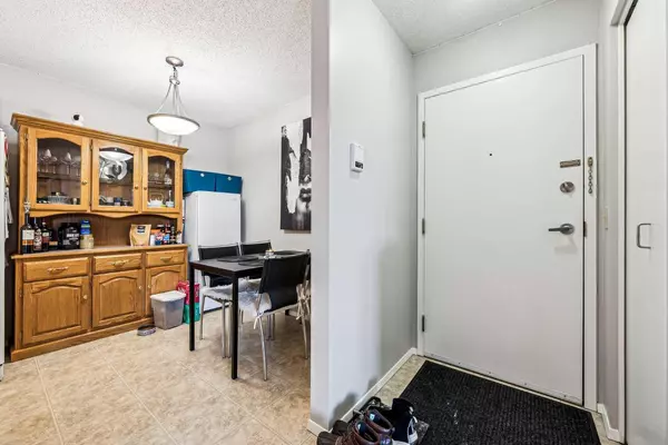 Calgary, AB T3A 3Y2,2100 Edenwold HTS NW #2113