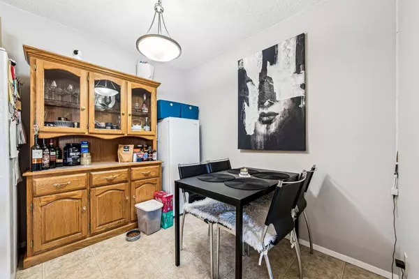 Calgary, AB T3A 3Y2,2100 Edenwold HTS NW #2113