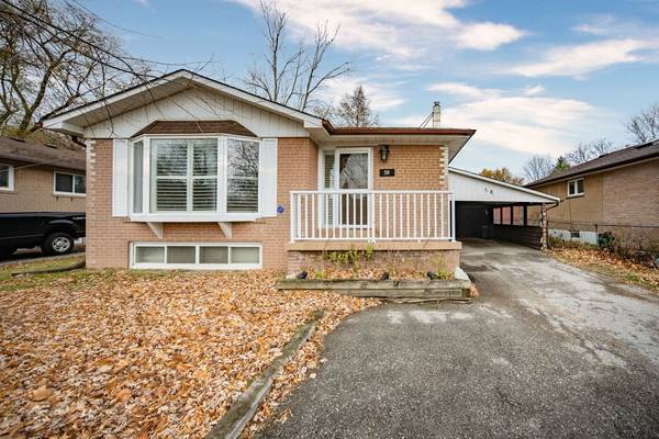 58 Collins CRES, Aurora, ON L4G 2W2