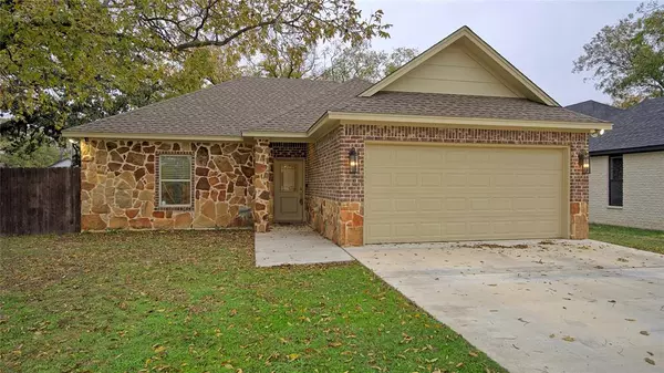 301 E Pine, Alvord, TX 76225