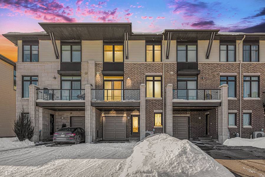 516 Labrador CRES, Blossom Park - Airport And Area, ON K1T 0R4