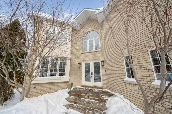 Vaughan, ON L4J 8K7,135 Sanibel CRES