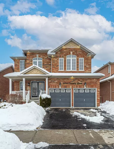 3251 Country LN, Whitby, ON L1P 1T5