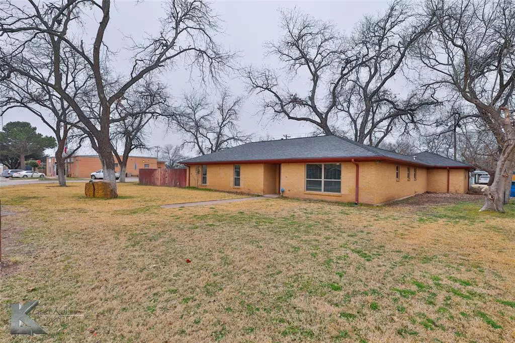 Clyde, TX 79510,304 Oak Street