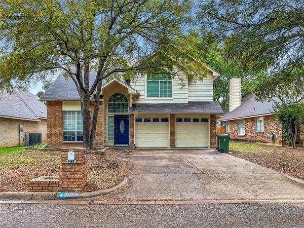 2219 Chapel Downs Drive, Arlington, TX 76017