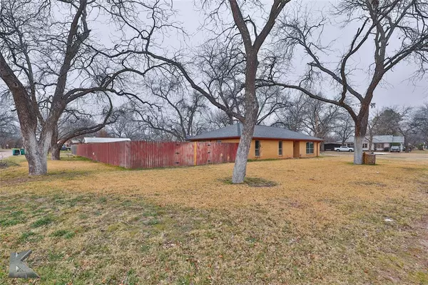 Clyde, TX 79510,304 Oak Street